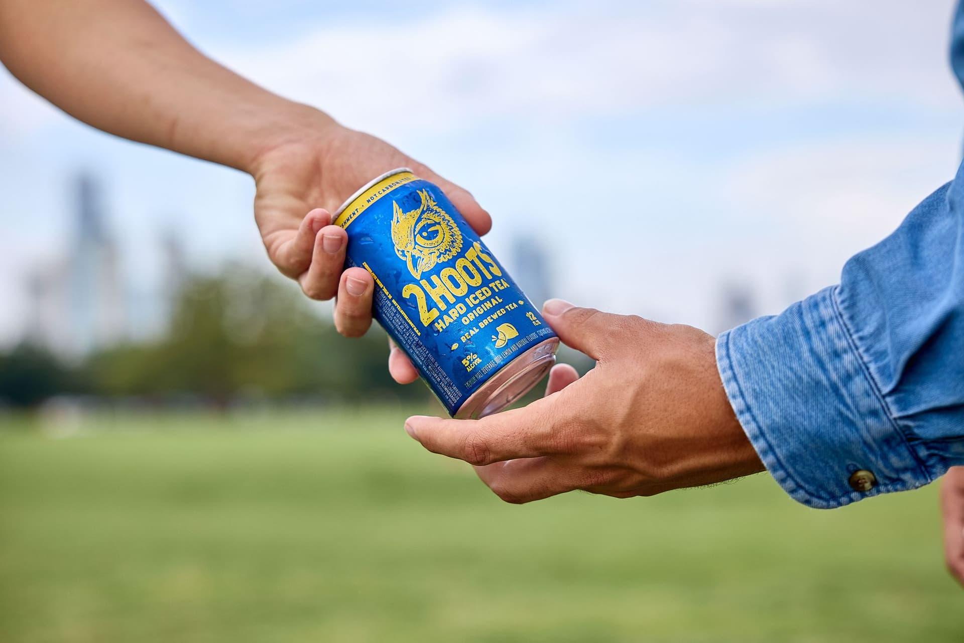 2Hoots Hard Iced Tea brand photography