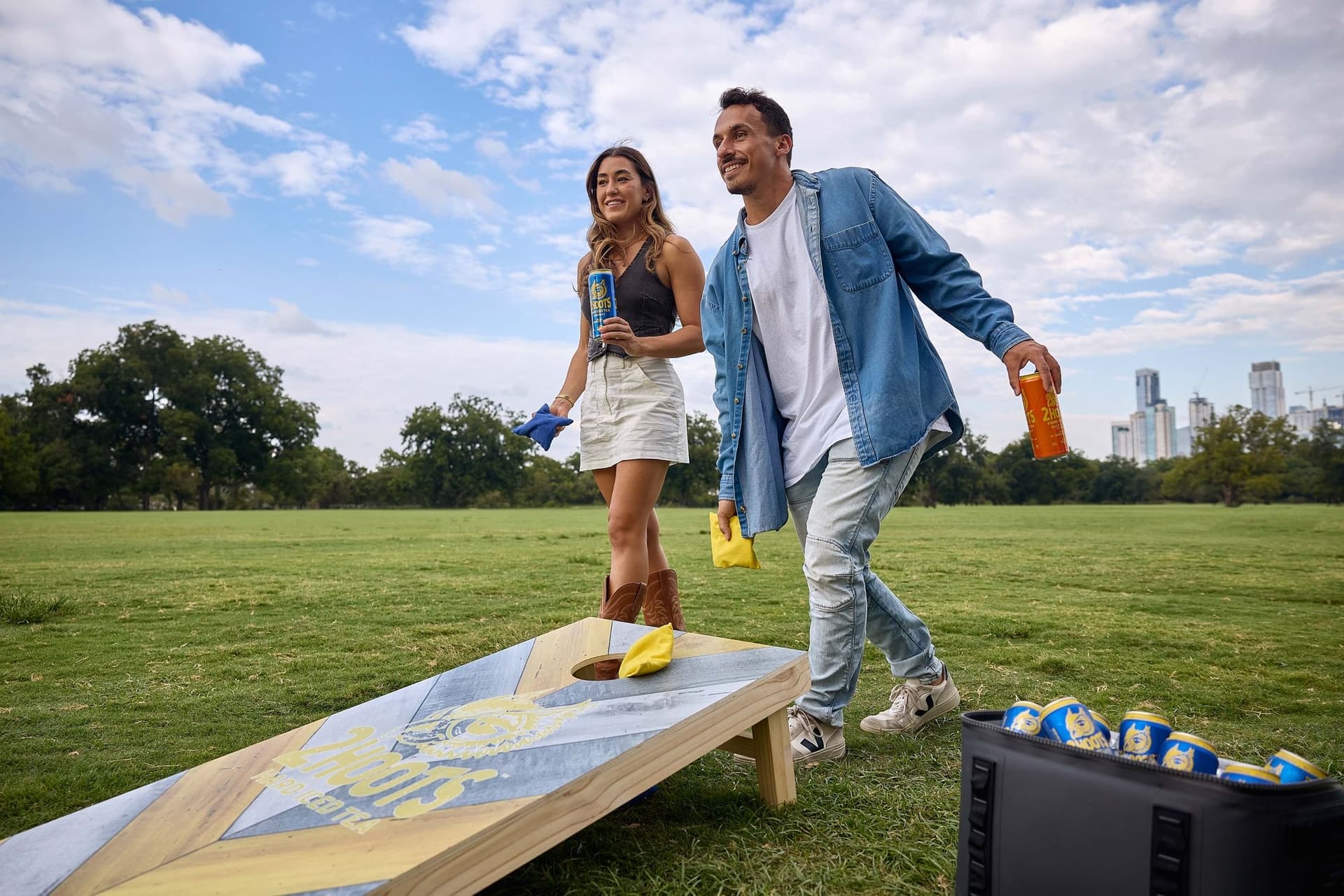 2Hoots Hard Iced Tea lifestyle photography