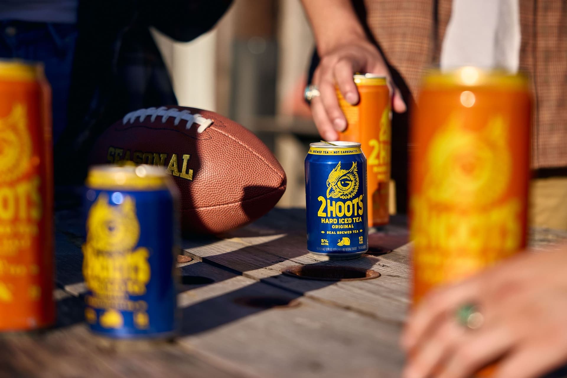 2Hoots Hard Iced Tea lifestyle photography